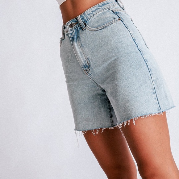 Meshki Raw Hem Longline Rigid Boyfriend Shorts - Picture 2 of 4